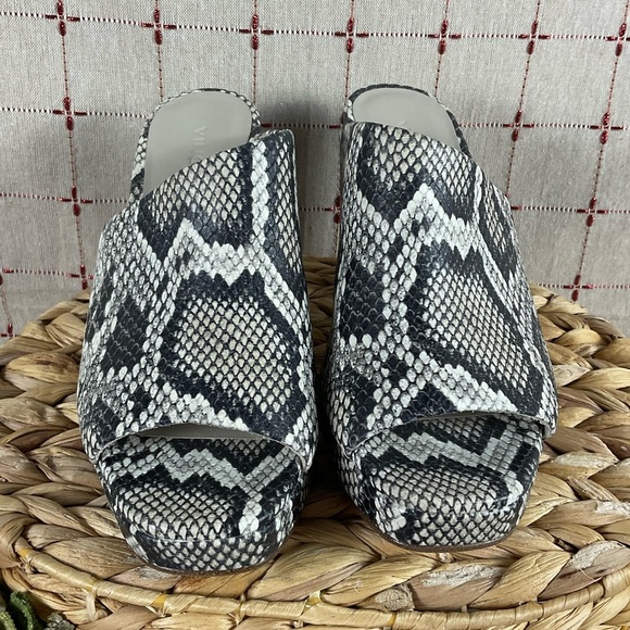 Vince “Wyatt” Snakeskin Embossed Leather Heeled Sandals Size 6 Mules NWOB - Picture 5 of 8